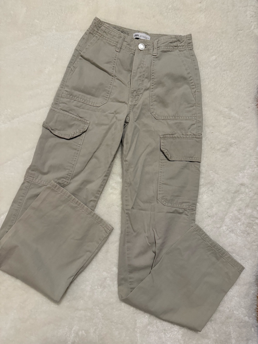 Zara Women’s Cargo Pants in Light Beige